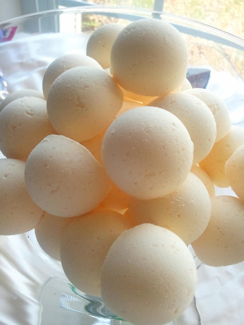 14 bath bombs in Scents Men Love our Little Bag of Balls - Manly Scents, ultra moisturizing