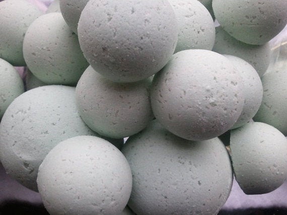 14 bath bombs Eucalyptus & Spearmint Essential Oils gift bag bath fizzies, especially good for colds and flus