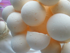 14 bath bombs in Vanilla fragrance, gift bag bath fizzies, ultra-moisturizing